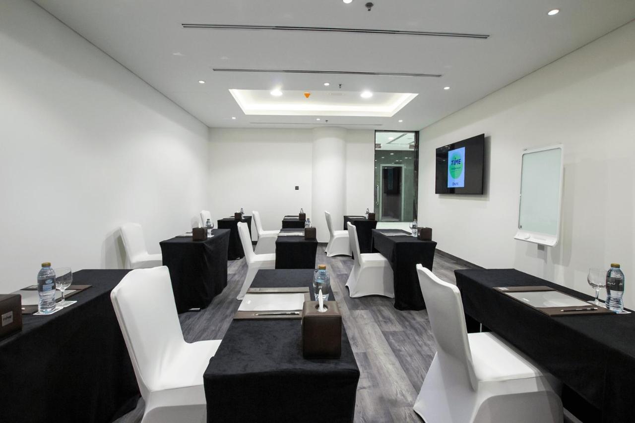 Time Onyx Hotel Apartments Dubai Exteriör bild
